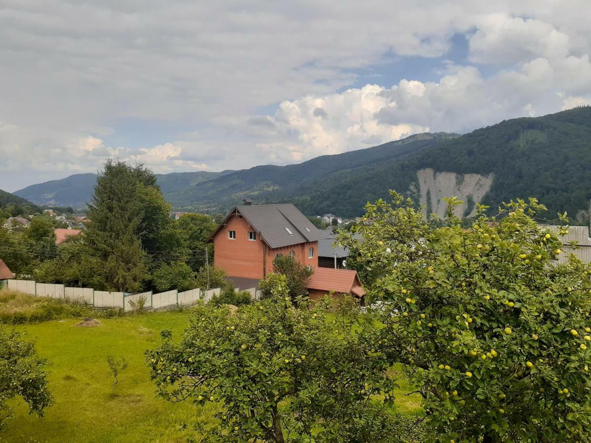 Kатруся Hotel Yaremche Bagian luar foto